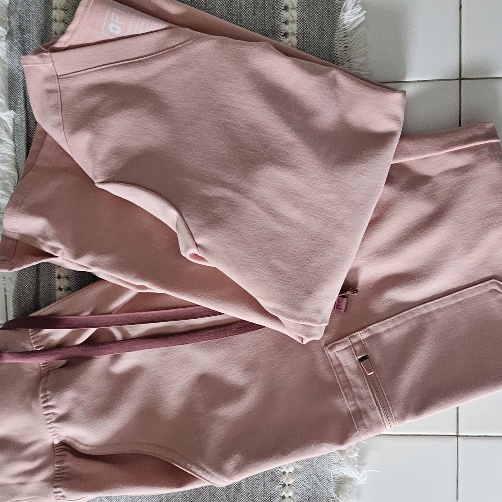 Figs Women's Short Sleeve Top and Jogger Set in Dusty Pink
